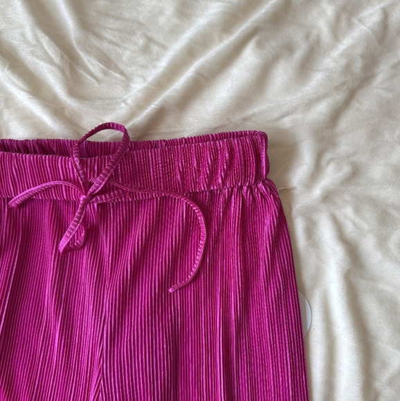 Women's Pleated Boho-Style Flowy Fuchsia Wide Leg Pants - Picture 6 of 6